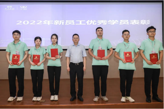 2022.7.26川桥新未来 建功新时代——四川路桥桥梁公司组织召开2022年度新员工领导见面会356.png